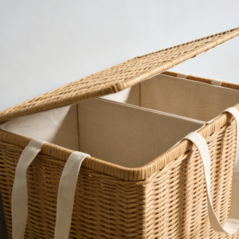 105L natural rattan storage basket with dividers and lid, cotton lining and handle, 25.2 x 15.4 x 16.1 inches, suitable for bedrooms and laun rooms